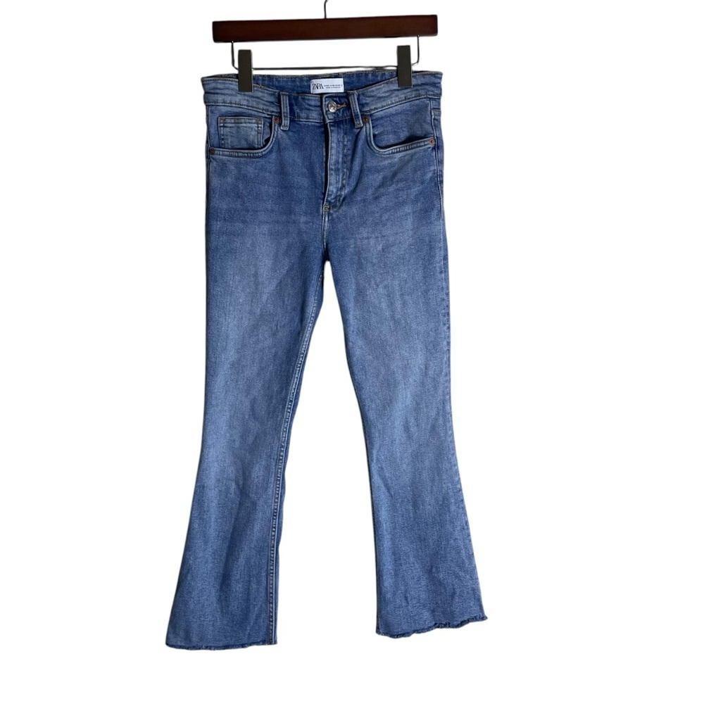 Zara High Rise Flare Leg Raw Hem Light Wash Denim Jean Womens 6